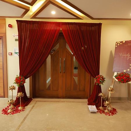 Krishnavalsam Regency Hotell Guruvāyūr Eksteriør bilde