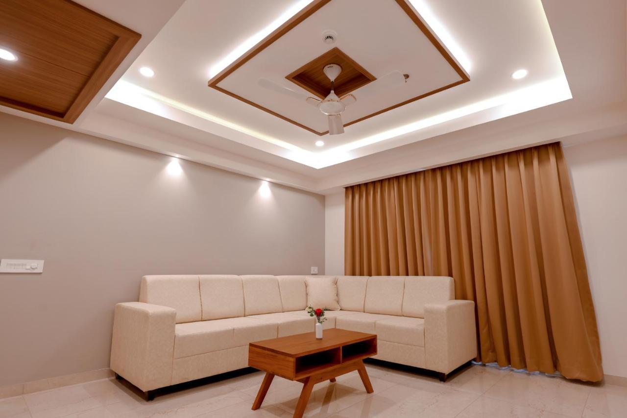 Krishnavalsam Regency Hotell Guruvāyūr Eksteriør bilde