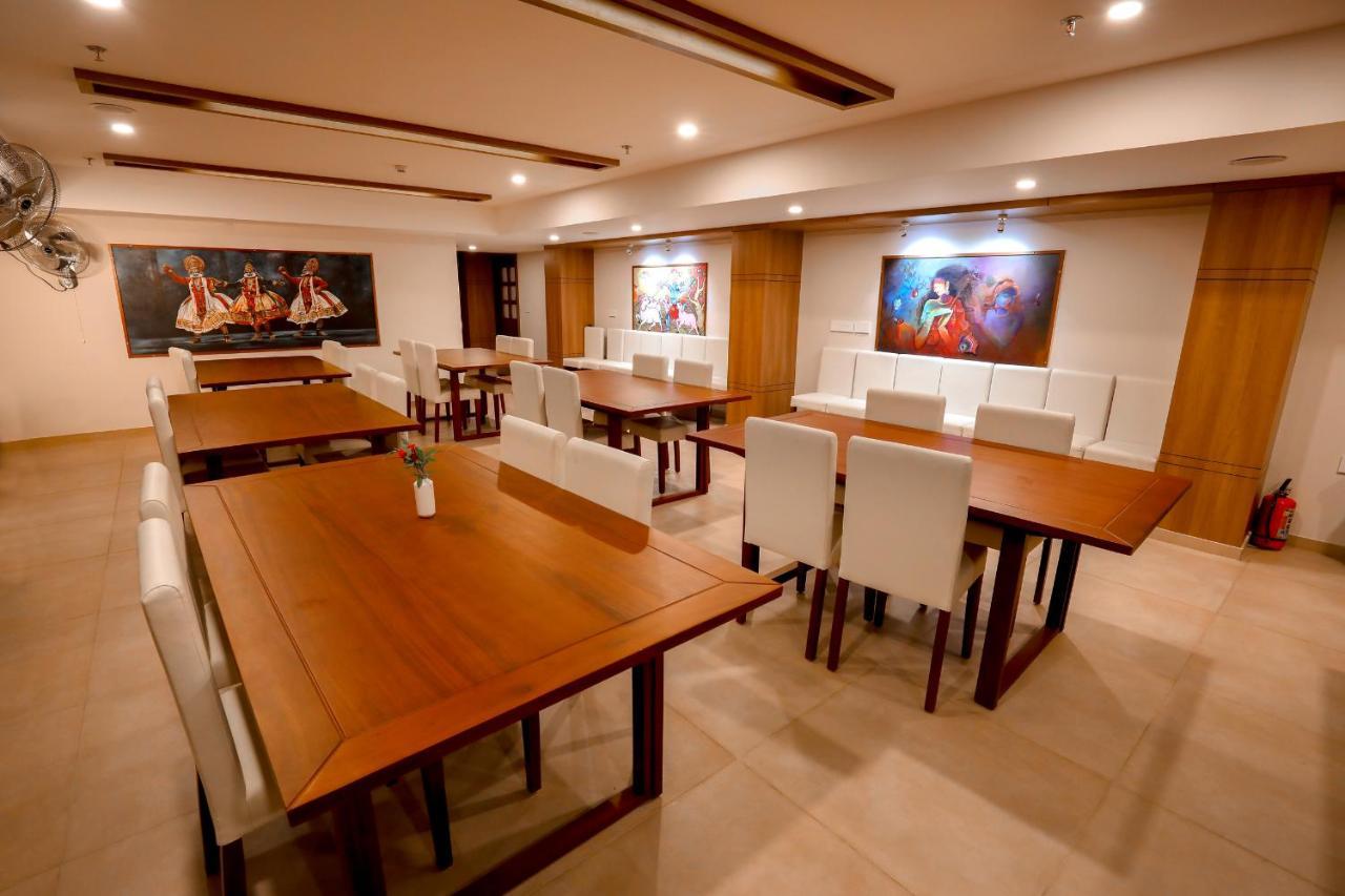 Krishnavalsam Regency Hotell Guruvāyūr Eksteriør bilde