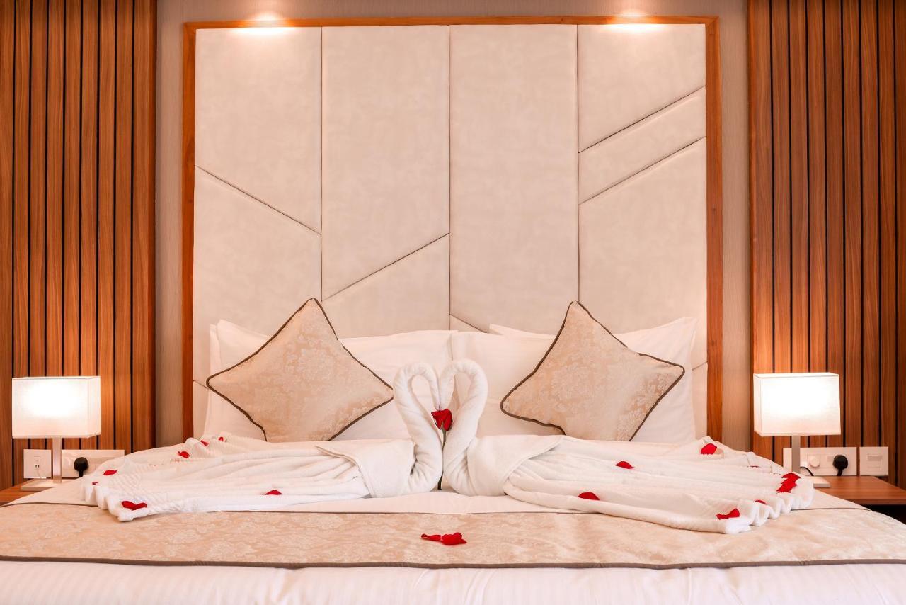 Krishnavalsam Regency Hotell Guruvāyūr Eksteriør bilde