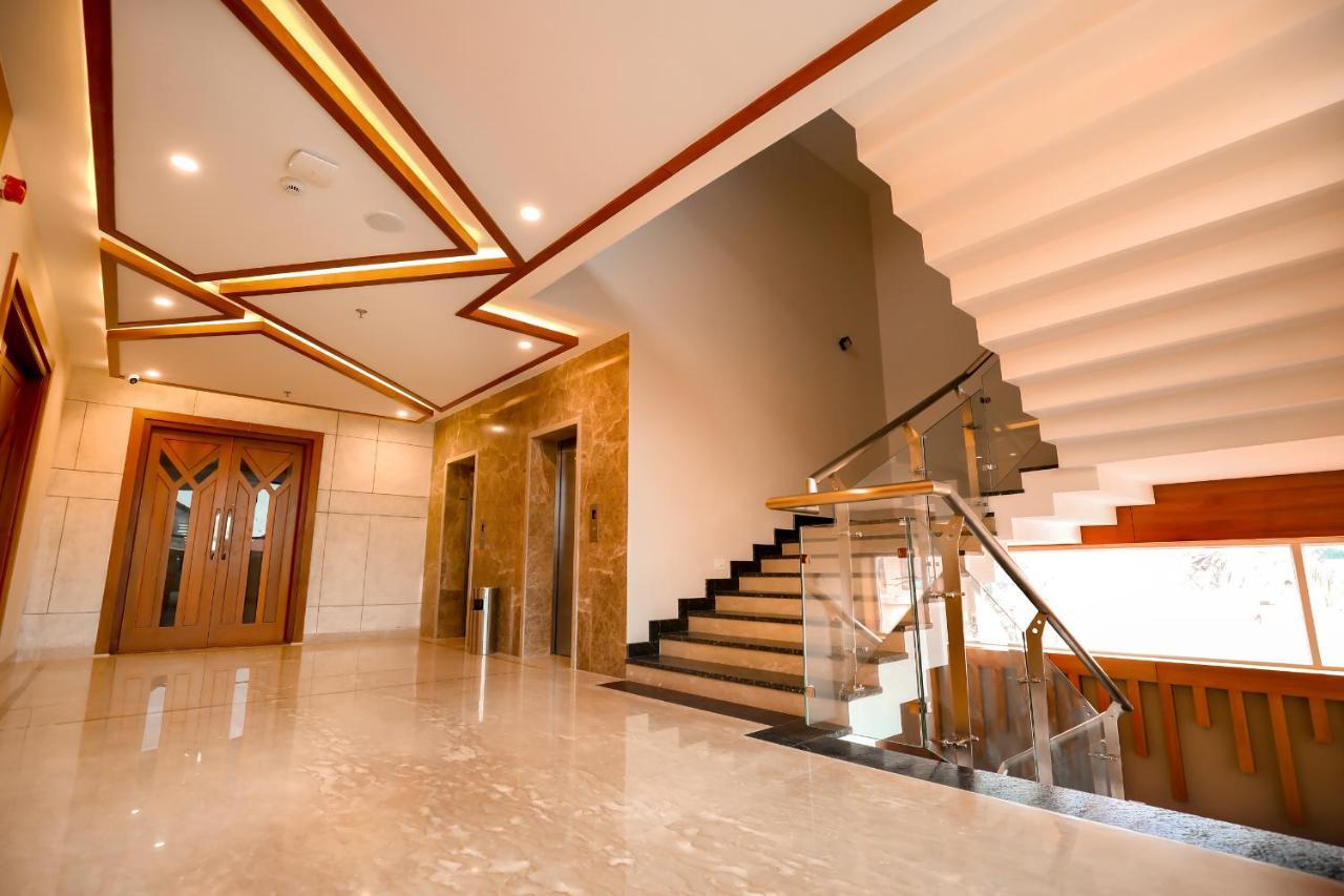 Krishnavalsam Regency Hotell Guruvāyūr Eksteriør bilde