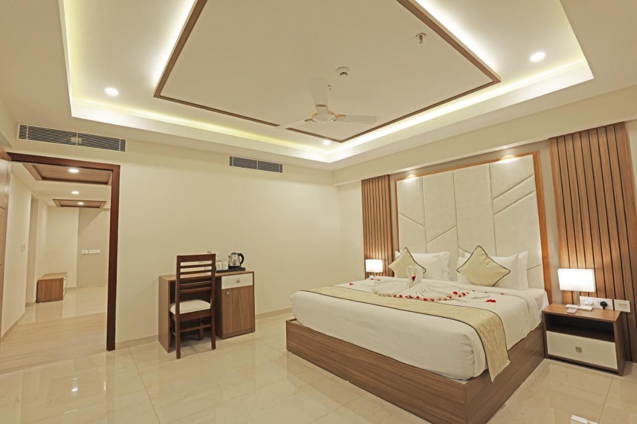 Krishnavalsam Regency Hotell Guruvāyūr Eksteriør bilde