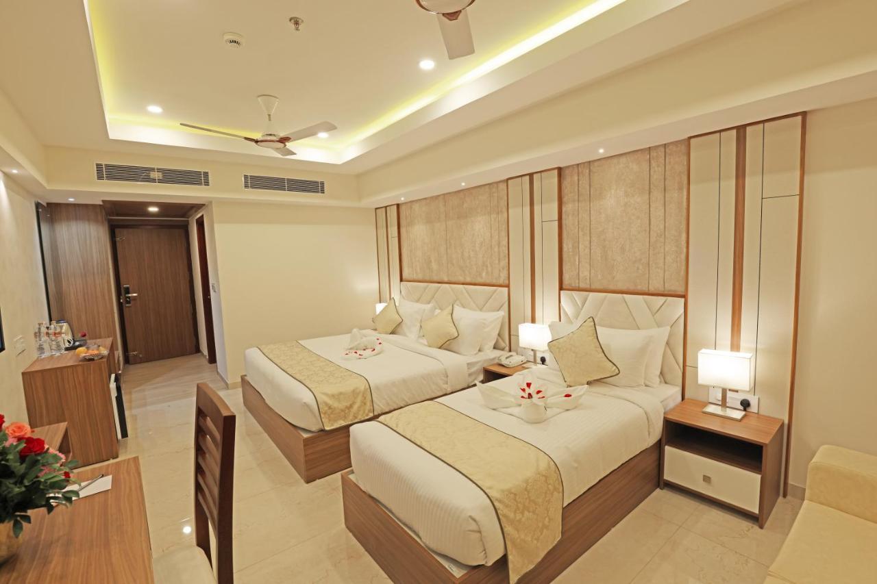 Krishnavalsam Regency Hotell Guruvāyūr Eksteriør bilde