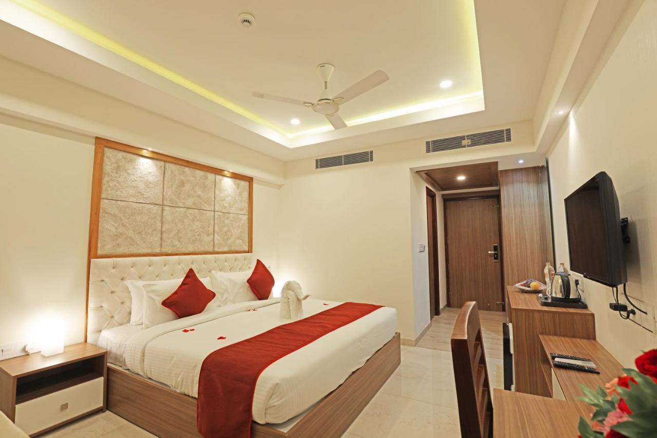 Krishnavalsam Regency Hotell Guruvāyūr Eksteriør bilde