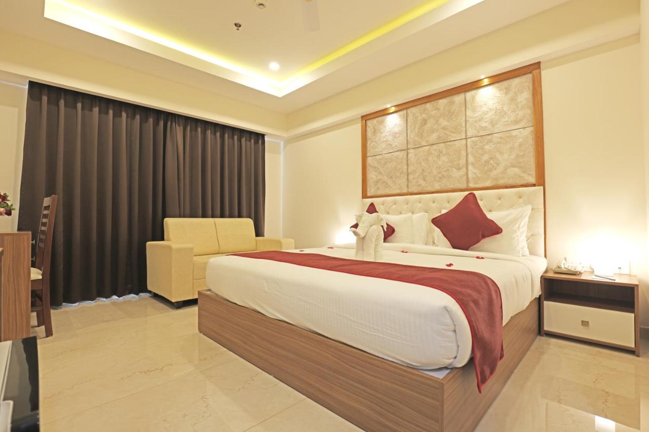 Krishnavalsam Regency Hotell Guruvāyūr Eksteriør bilde