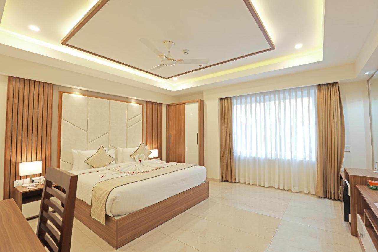 Krishnavalsam Regency Hotell Guruvāyūr Eksteriør bilde
