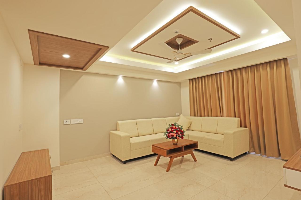 Krishnavalsam Regency Hotell Guruvāyūr Eksteriør bilde