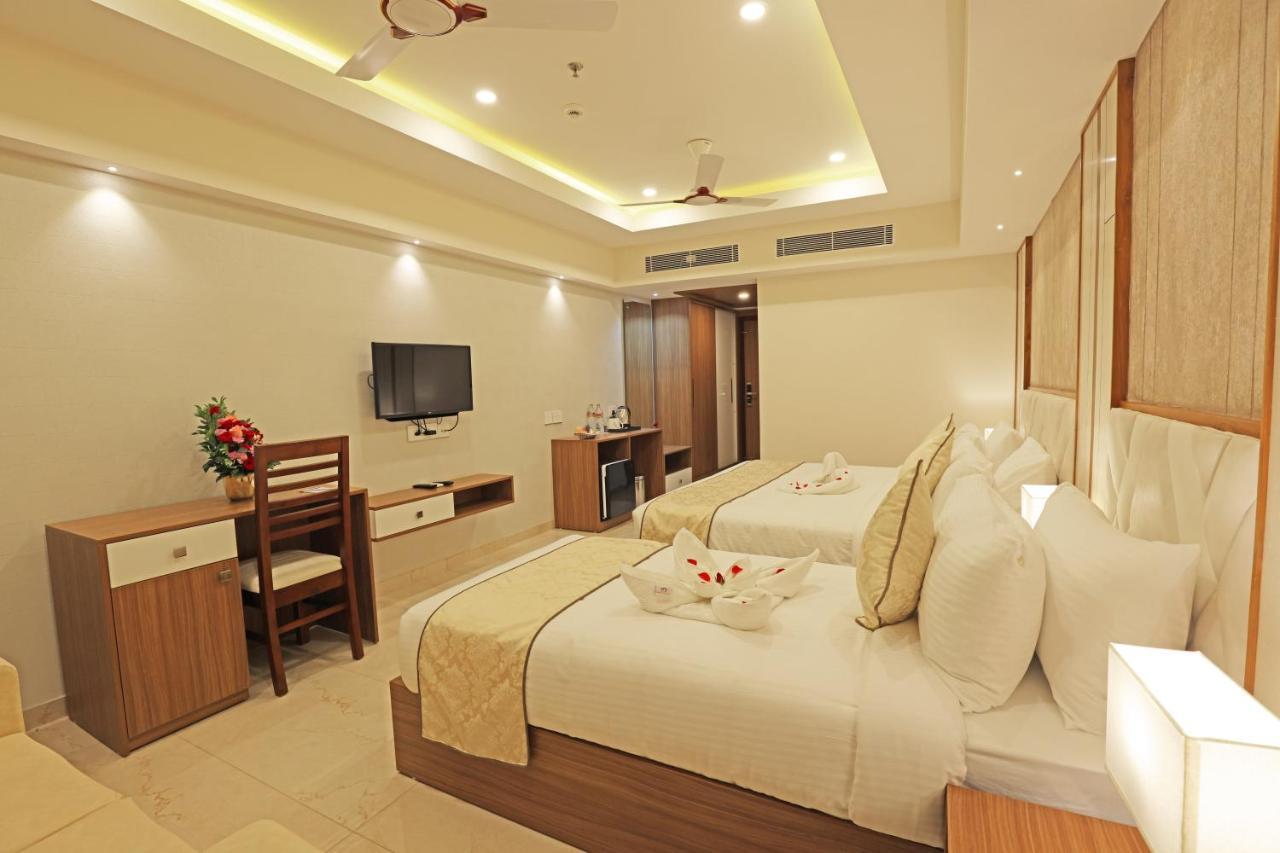 Krishnavalsam Regency Hotell Guruvāyūr Eksteriør bilde