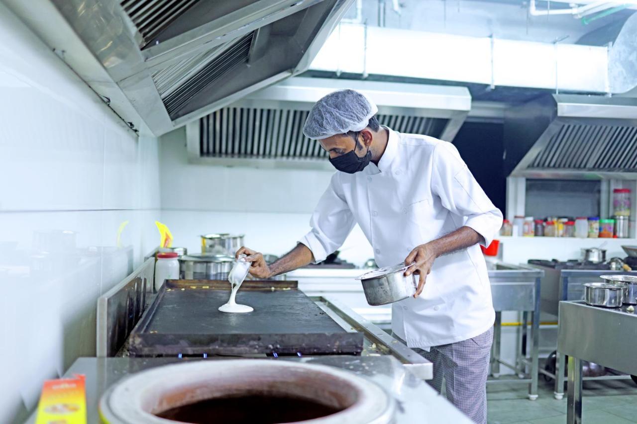 Krishnavalsam Regency Hotell Guruvāyūr Eksteriør bilde